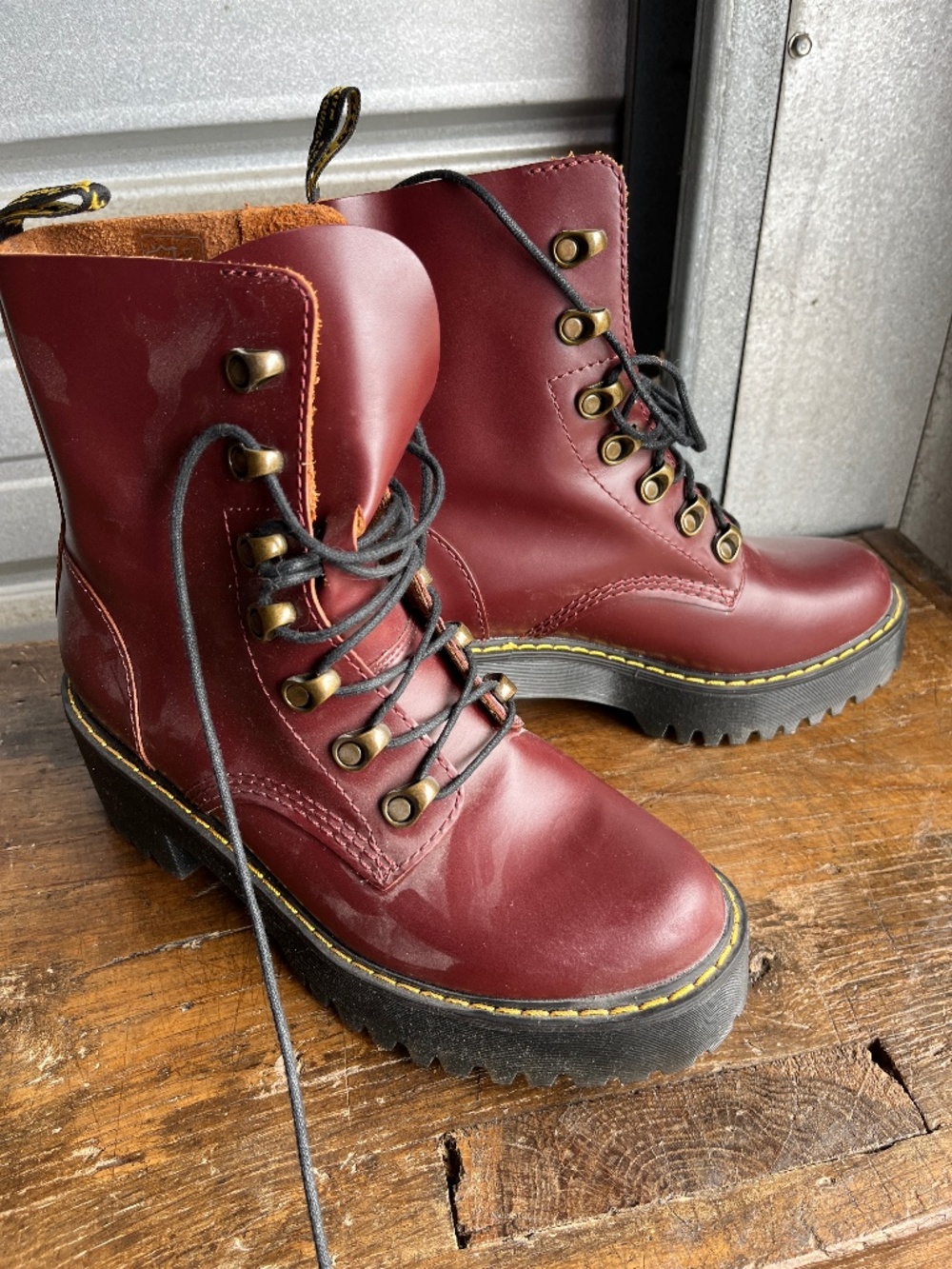Doc Martens Leona Boot US 7/ EU 38 OXBLOOD